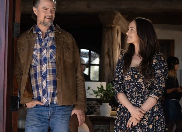 ransom-canyon-netflix: Josh Duhamel and Minka Kelly as Staten and Quinn in Netflix's 'Ransom Canyon'