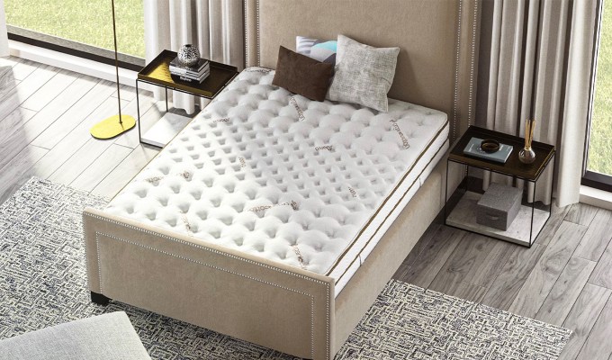 A bird eyes view on the Saatva Classic Mattress.