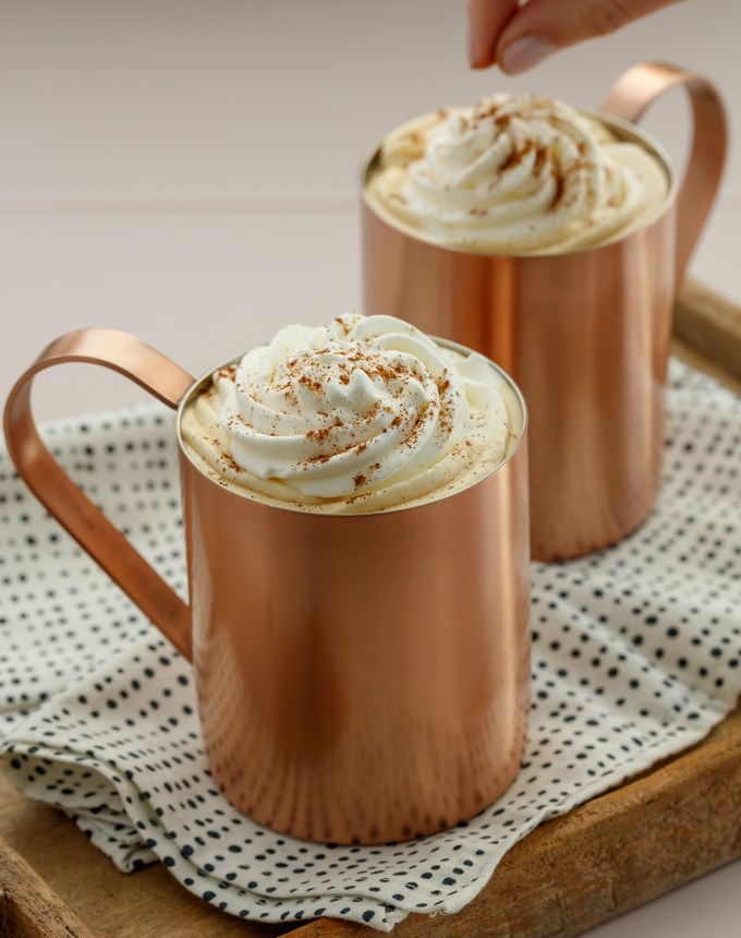 big batch cocktails: slow cooker spiked cinnamon lattes