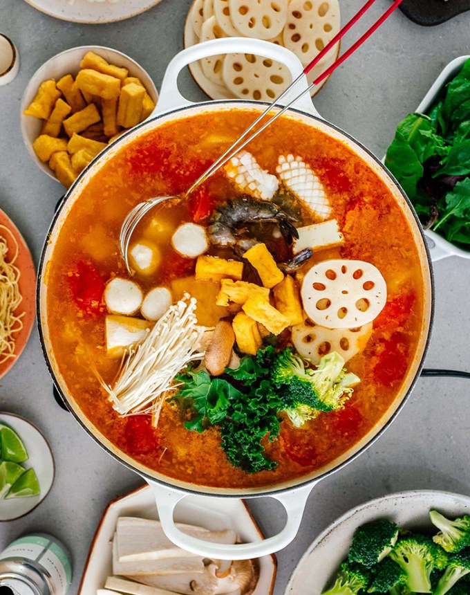 easy dinner party recipes: aerial of chinese hot pot