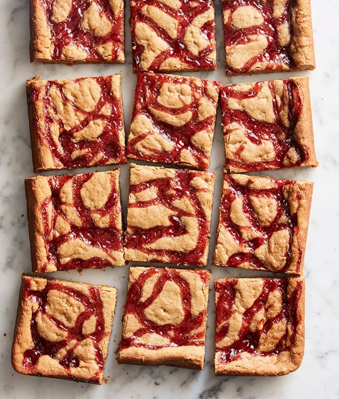 high-protein desserts: peanut butter and jelly blondies