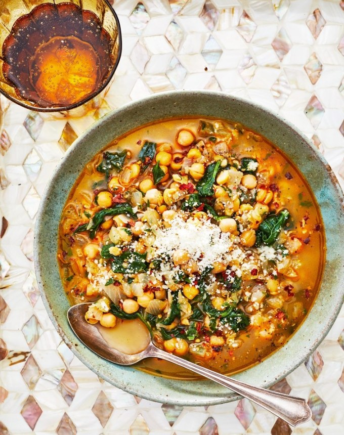 high protein soups: garlicky spinach and chickpea soup with lemon and pecorino